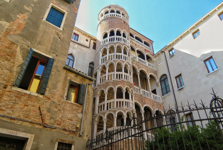 Scala Contarini del Bovolo, Venice